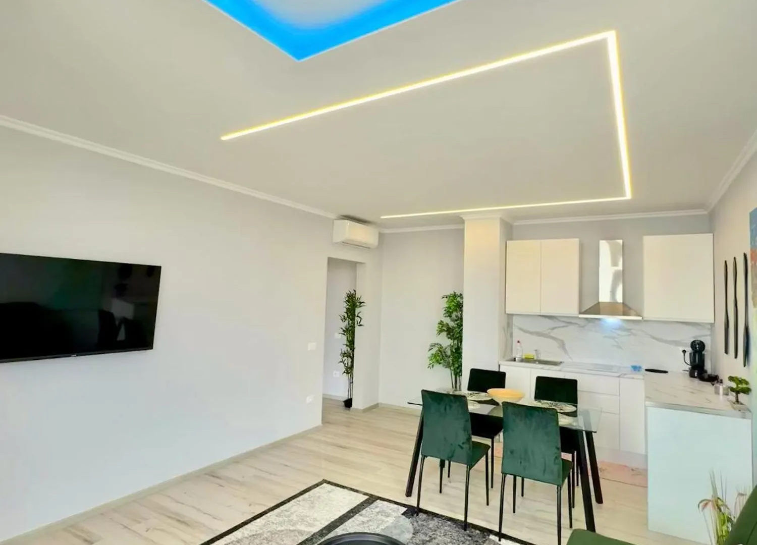 Sea & City Apartment Durres 0*,  Albania